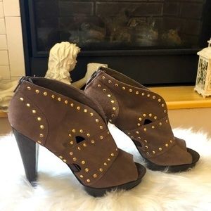 STEVE MADDEN brown suede‎ high heels gold studs